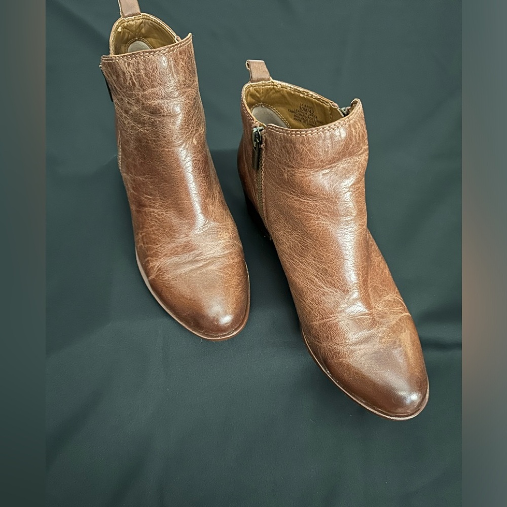 Lucky Brand,Women’s, Basel Ankle Bootie/Toffee Color
Sz 10 M
Pre Owned Condition